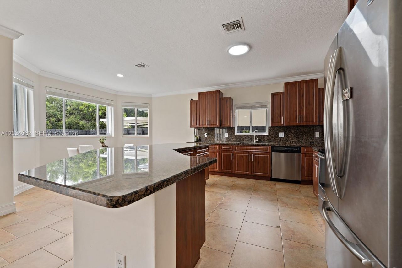 15651 SW 14th St , Miami, FL 33194 Photo