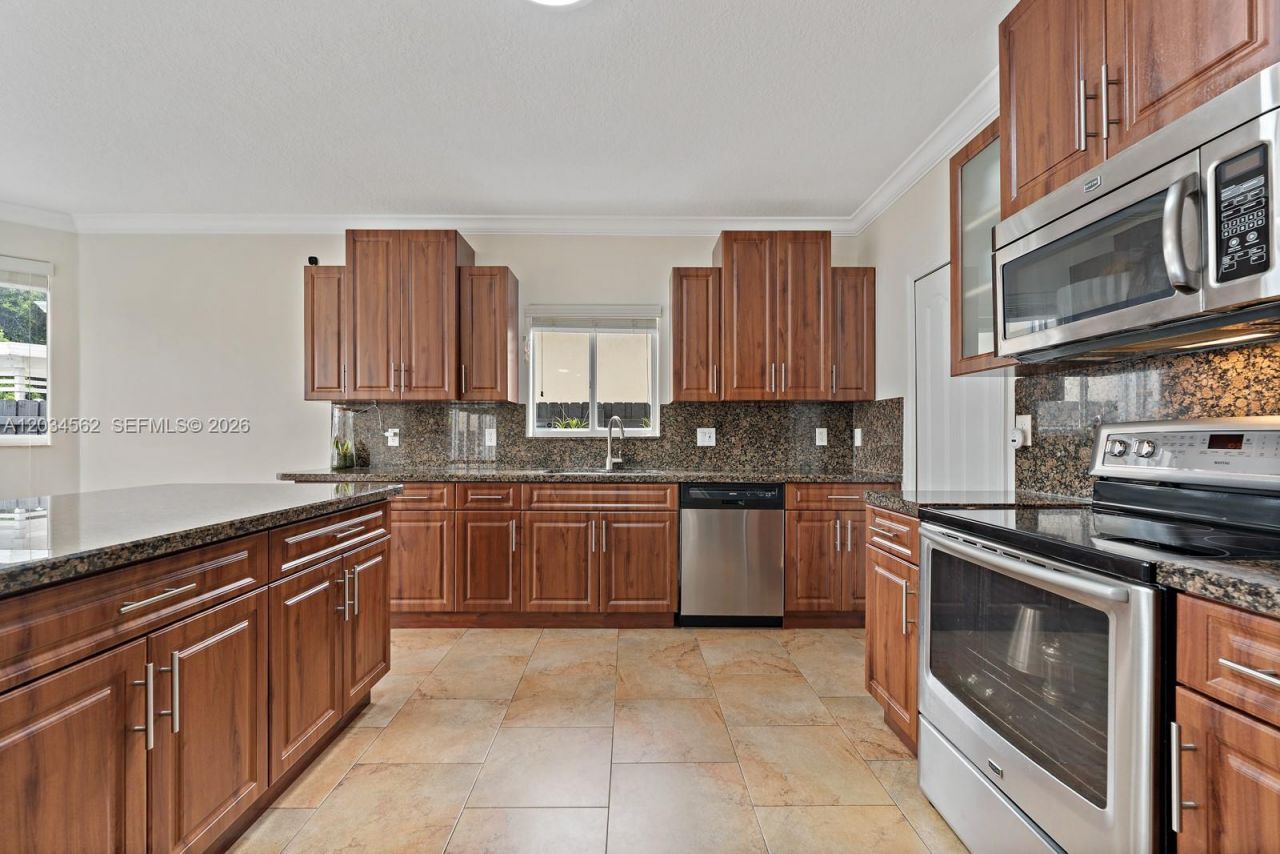 15651 SW 14th St , Miami, FL 33194 Photo