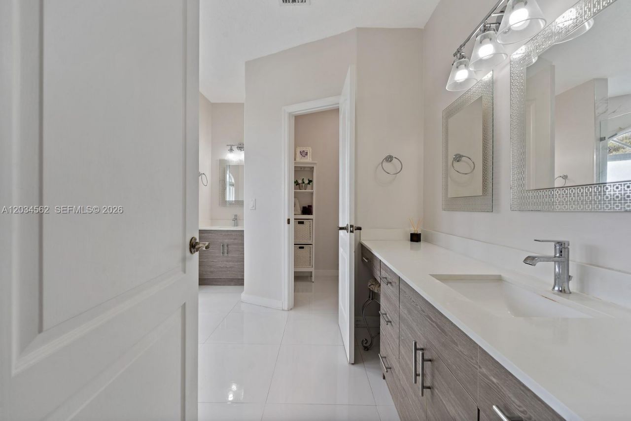 15651 SW 14th St , Miami, FL 33194 Photo