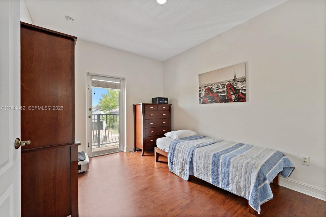 15651 SW 14th St , Miami, FL 33194 Photo