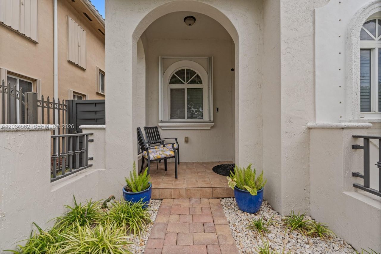 15651 SW 14th St , Miami, FL 33194 Photo