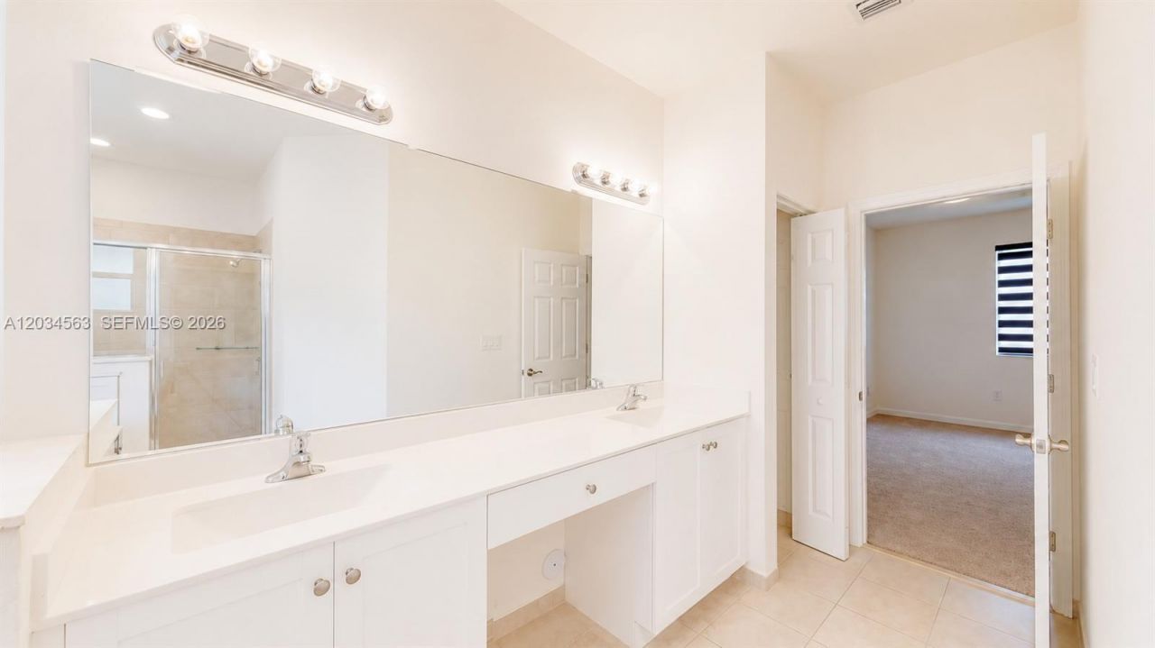 2434 NE 1st St , Unit 2434, Homestead, FL 33033 Photo