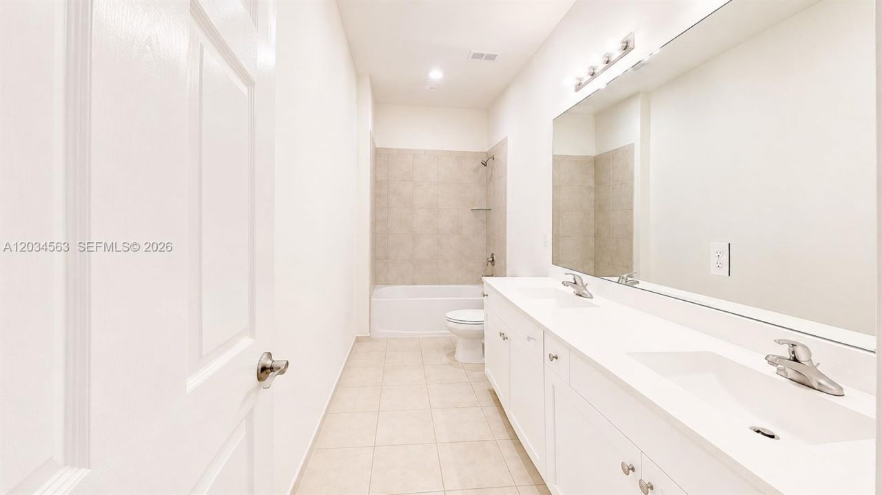 2434 NE 1st St , Unit 2434, Homestead, FL 33033 Photo