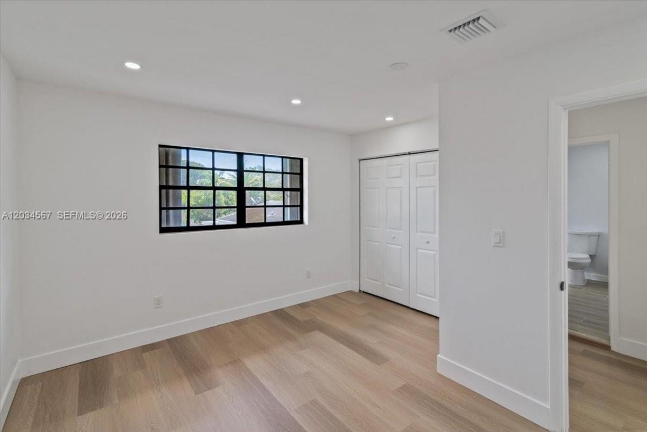 1409 NW 44th St, Unit B, Miami, FL 33142 Photo