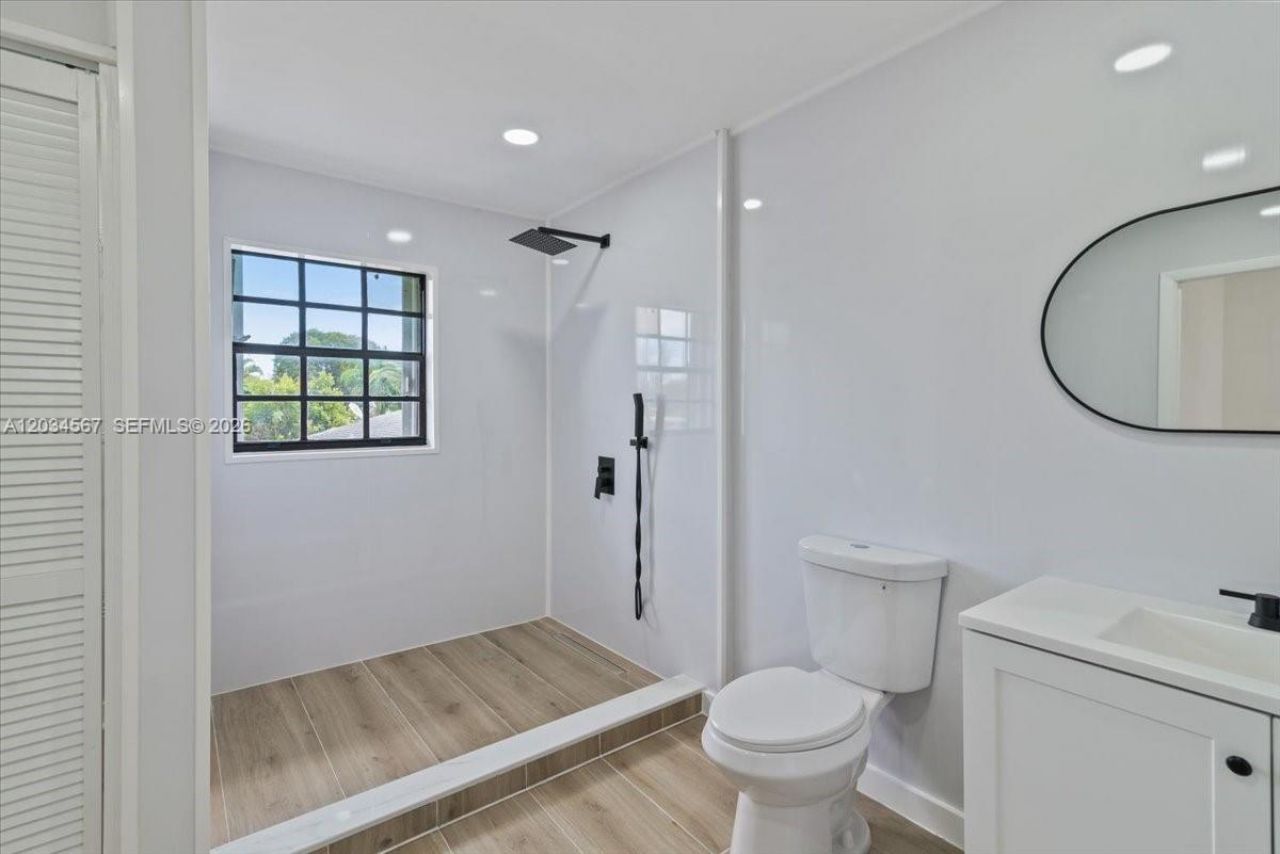 1409 NW 44th St, Unit B, Miami, FL 33142 Photo