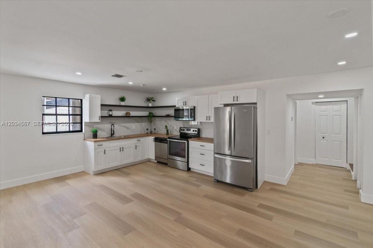 1409 NW 44th St, Unit B, Miami, FL 33142 Photo