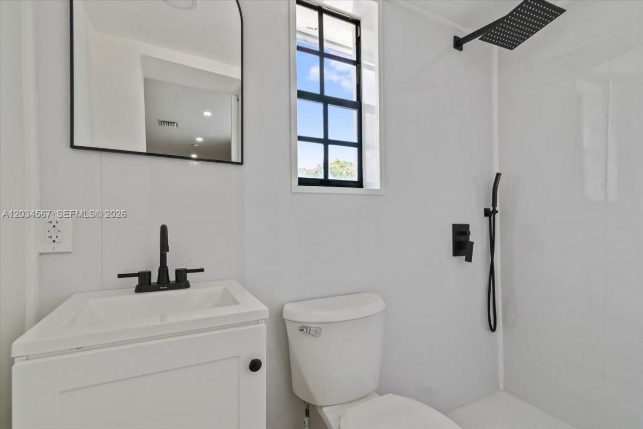 1409 NW 44th St, Unit B, Miami, FL 33142 Photo