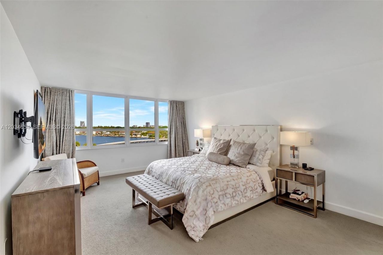 2 Grove Isle Dr , Unit B706, Miami, FL 33133 Photo