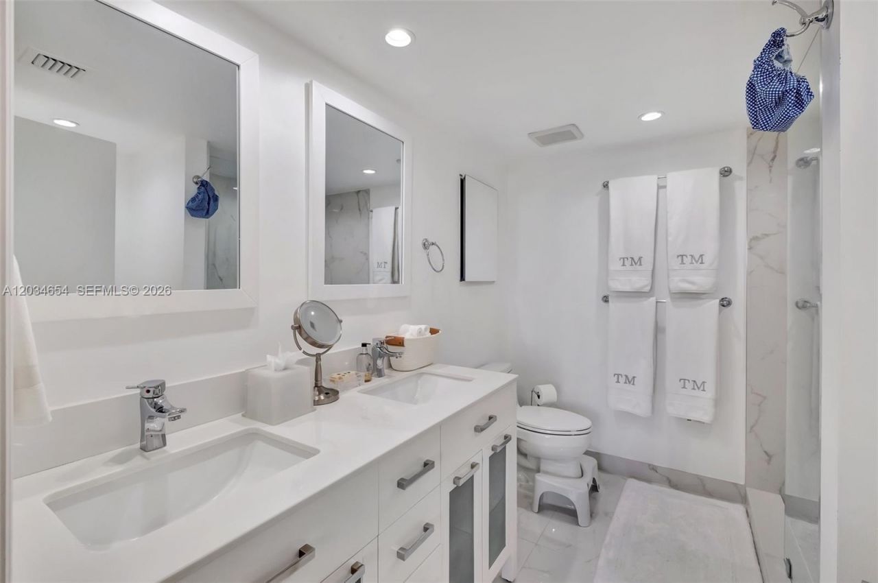 2 Grove Isle Dr , Unit B706, Miami, FL 33133 Photo