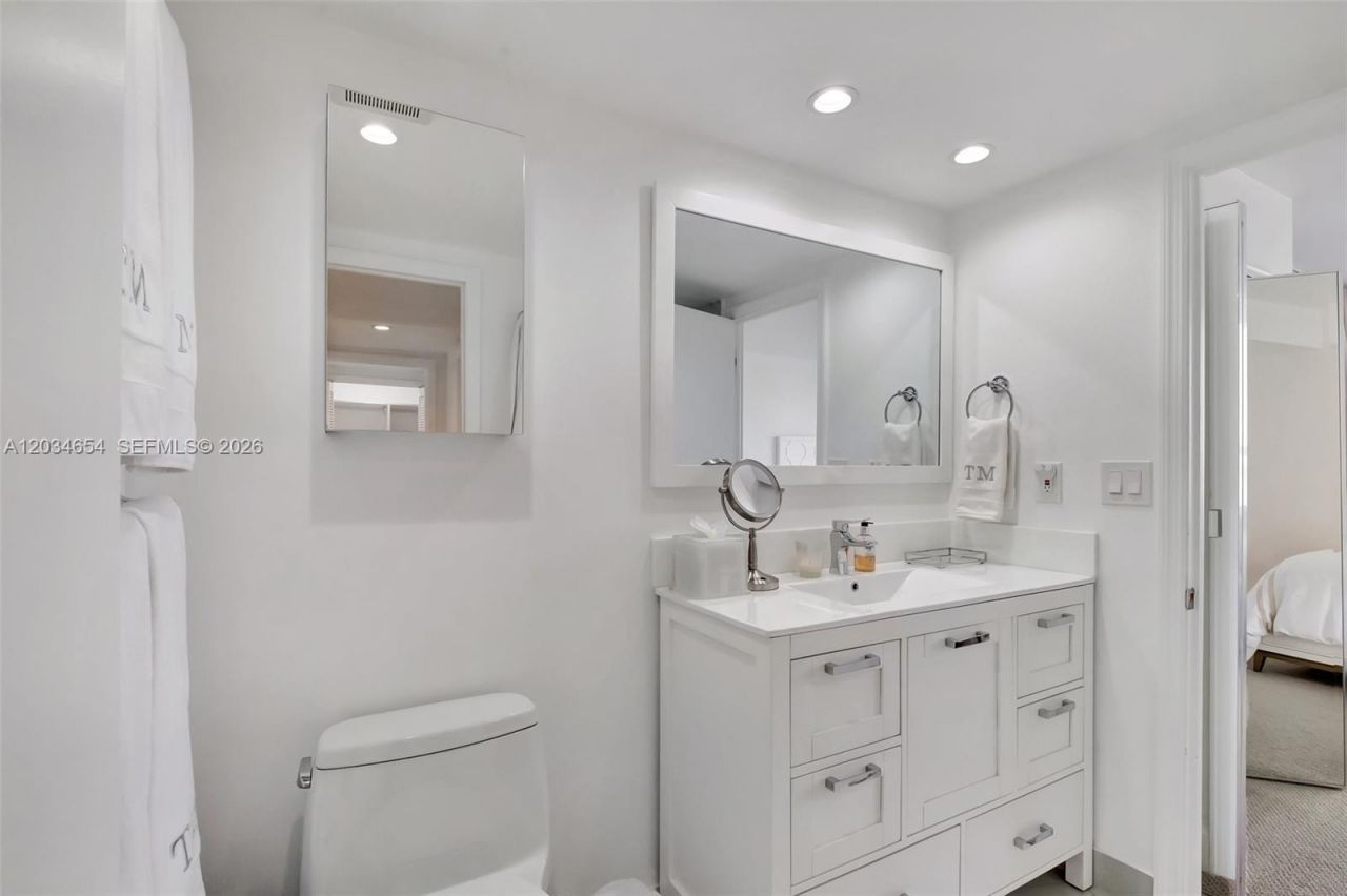 2 Grove Isle Dr , Unit B706, Miami, FL 33133 Photo