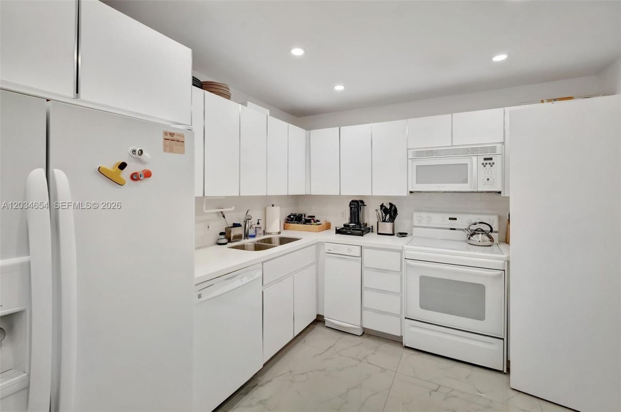 2 Grove Isle Dr , Unit B706, Miami, FL 33133 Photo