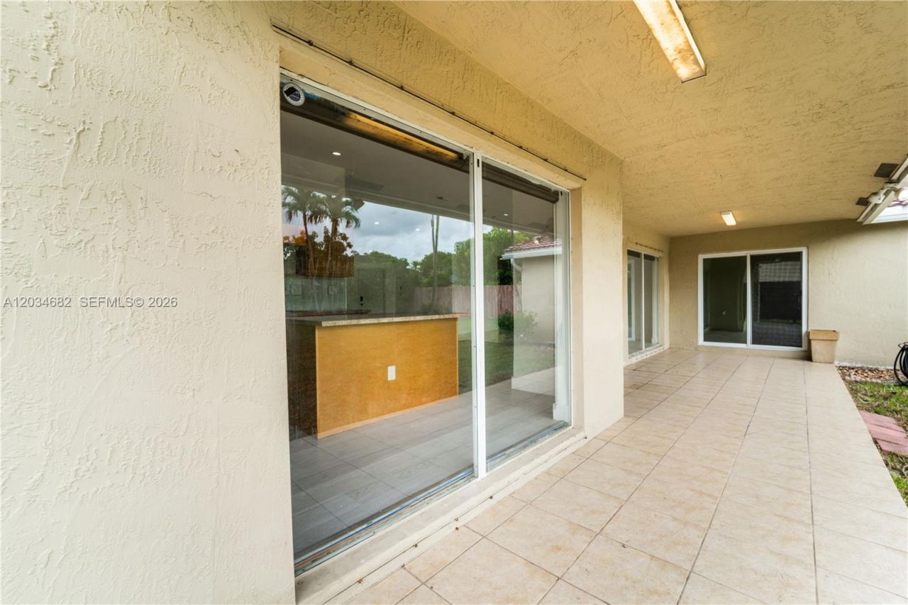 17766 SW 154th Pl, Miami, FL 33187 Photo