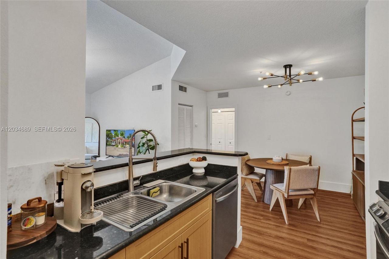 6841 SW 44th St , Unit 305, Miami, FL 33155 Photo