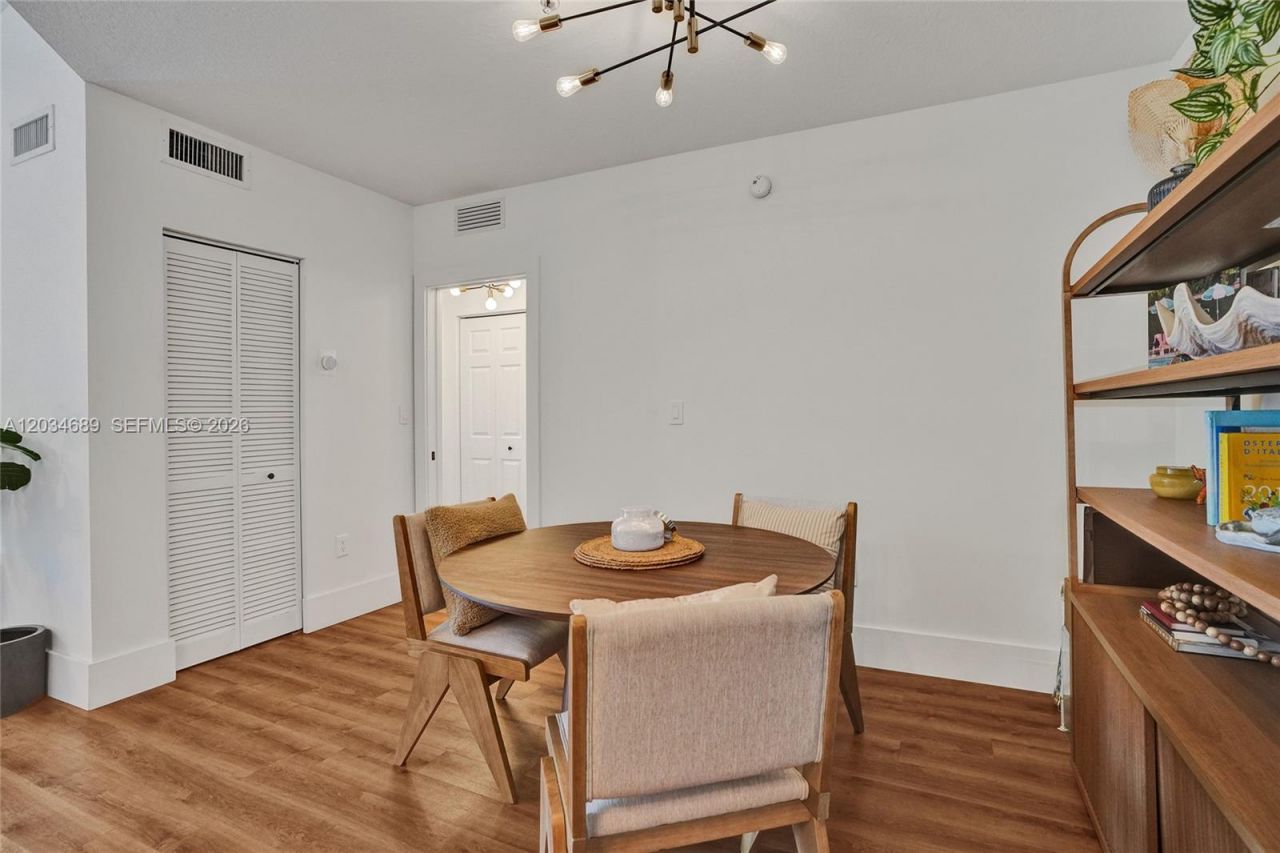 6841 SW 44th St , Unit 305, Miami, FL 33155 Photo