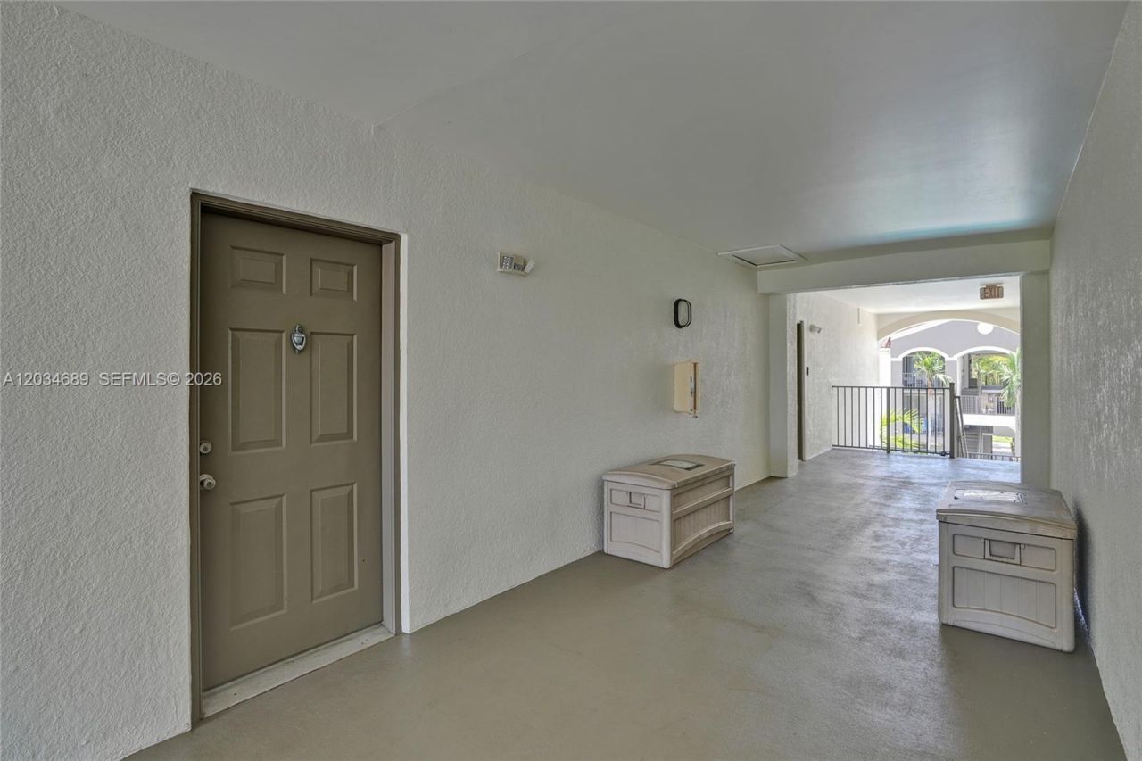 6841 SW 44th St , Unit 305, Miami, FL 33155 Photo