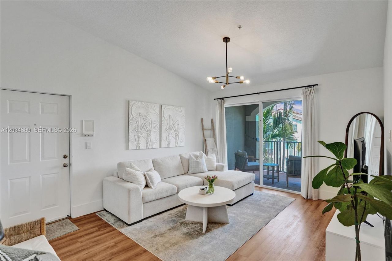 6841 SW 44th St , Unit 305, Miami, FL 33155 Photo