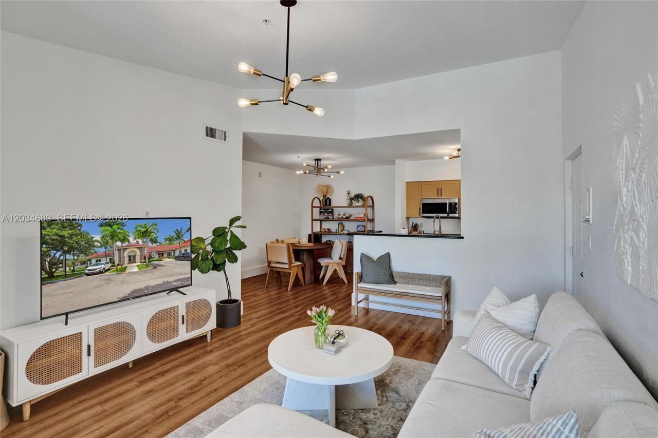 6841 SW 44th St , Unit 305, Miami, FL 33155 Photo