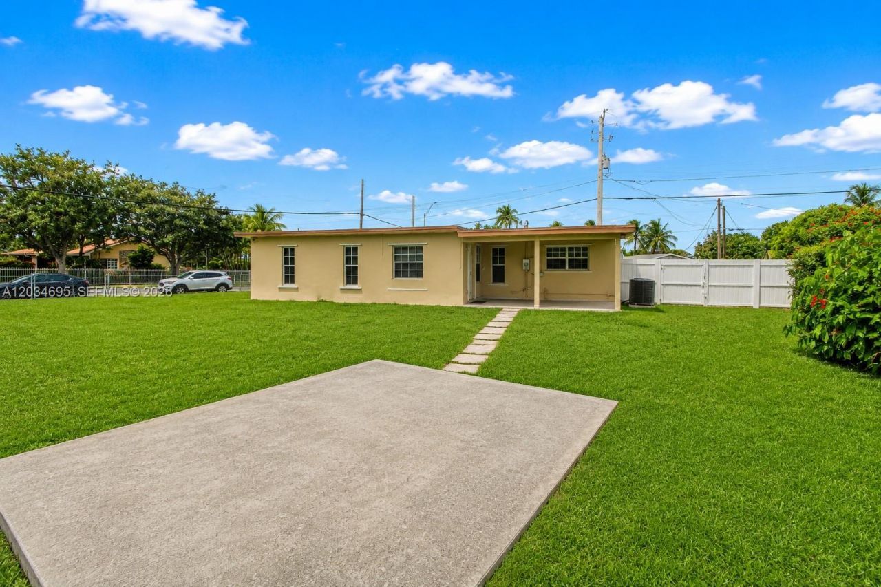 9120 SW 16th St , Miami, FL 33165 Photo