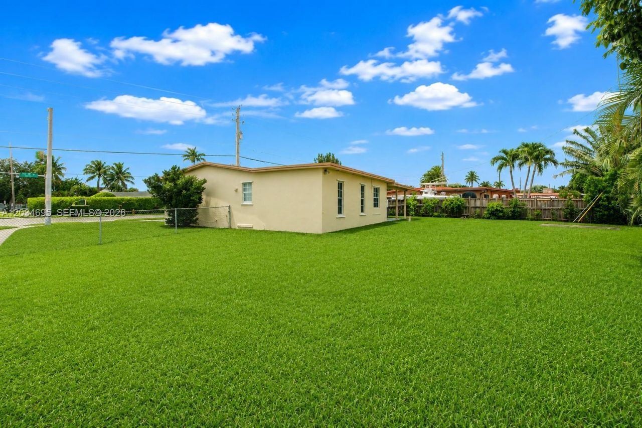 9120 SW 16th St , Miami, FL 33165 Photo