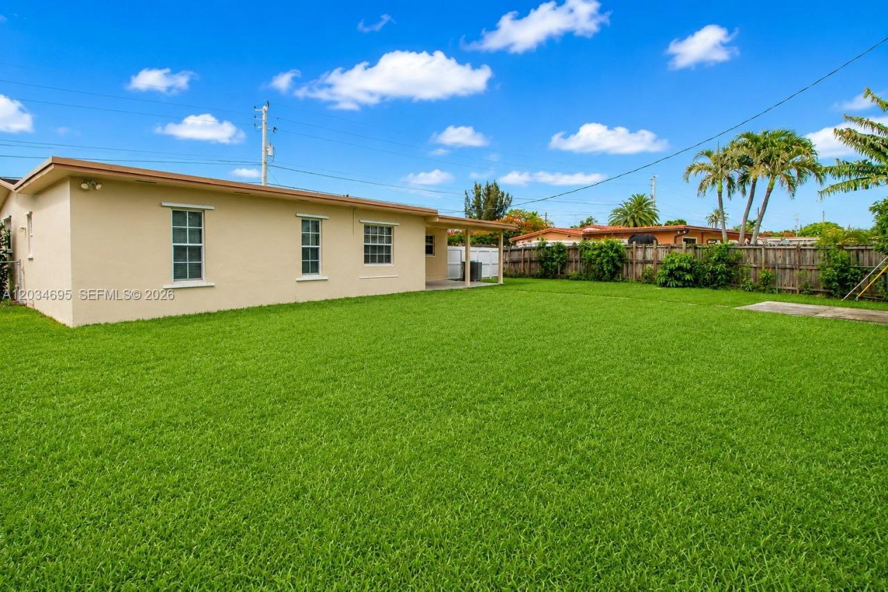9120 SW 16th St , Miami, FL 33165 Photo