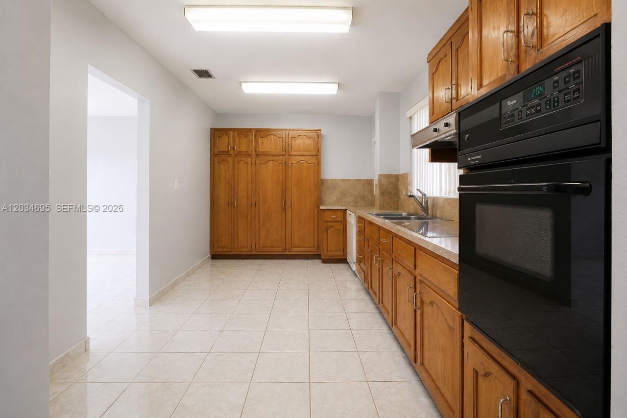 9120 SW 16th St , Miami, FL 33165 Photo