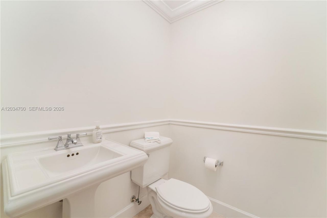 100 Andalusia Ave, Unit 410, Coral Gables, FL 33134 Photo