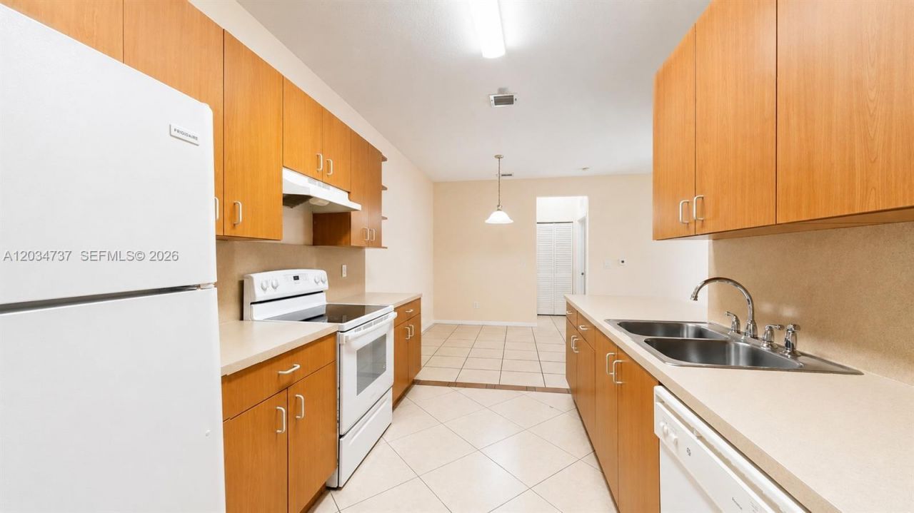 3557 Forest Hill Blvd , Unit 51, Palm Springs, FL 33406 Photo