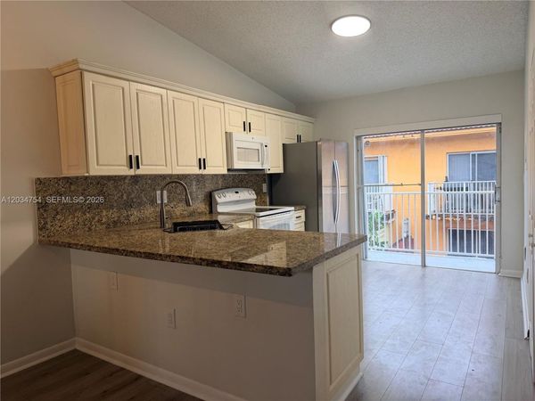 7730 W 34th Ln , Unit 14-202, Hialeah, FL 33018