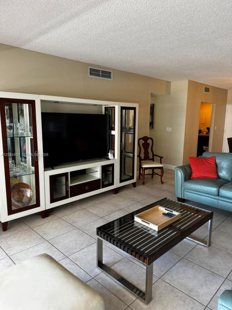 1980 S Ocean Dr, Unit 6J, Hallandale Beach, FL 33009 Photo