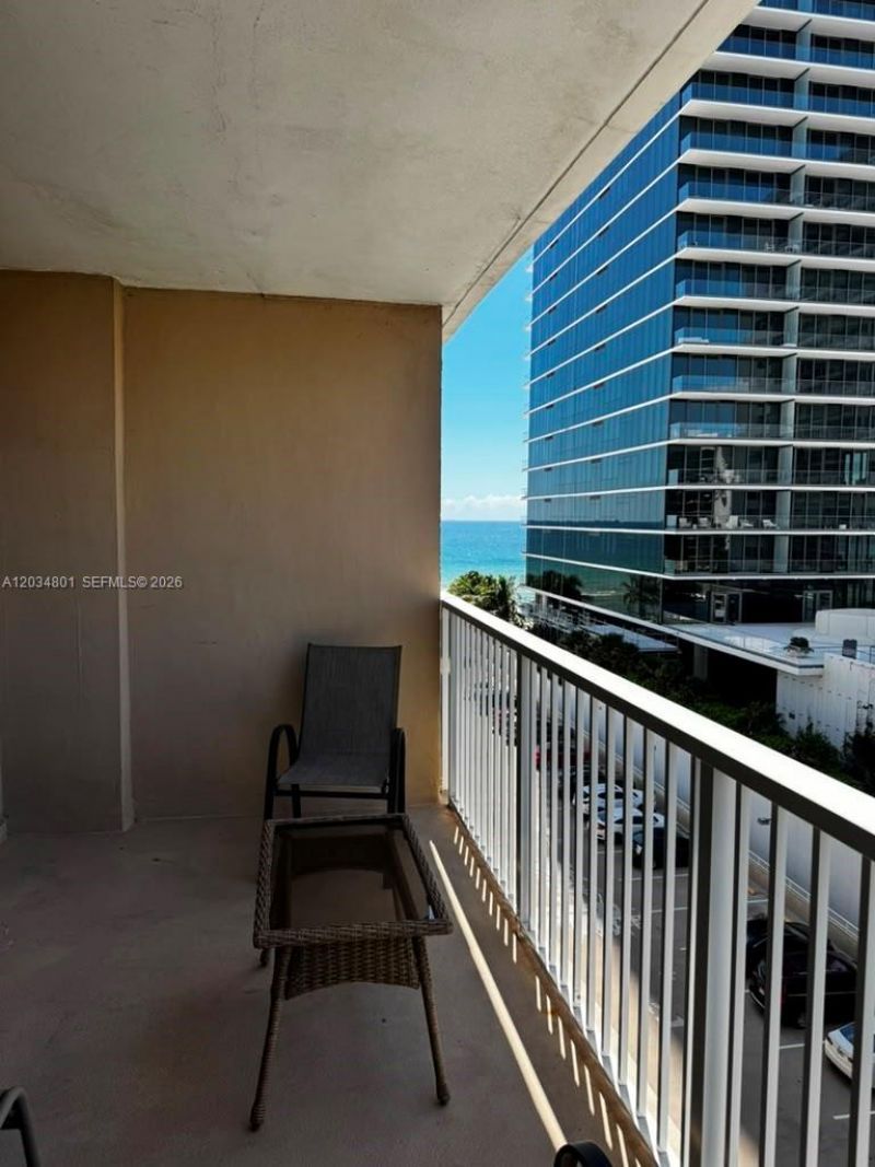 1980 S Ocean Dr, Unit 6J, Hallandale Beach, FL 33009 Photo