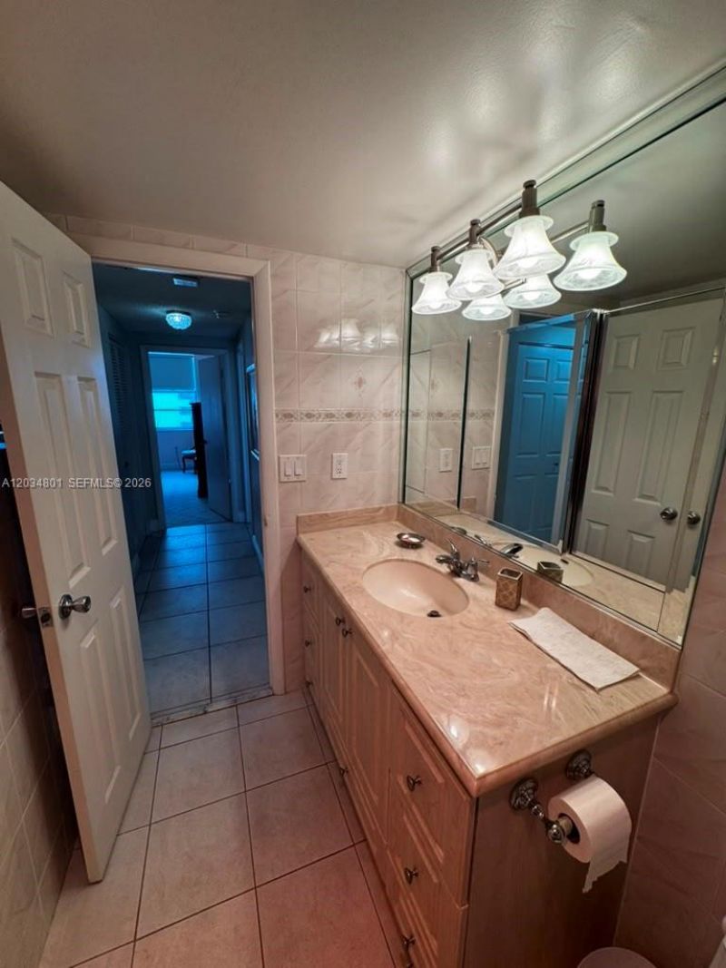 1980 S Ocean Dr, Unit 6J, Hallandale Beach, FL 33009 Photo