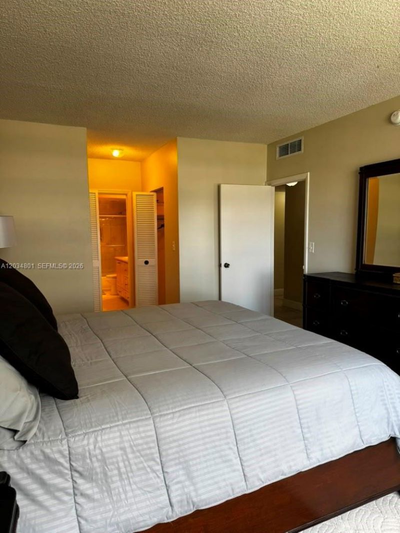 1980 S Ocean Dr, Unit 6J, Hallandale Beach, FL 33009 Photo