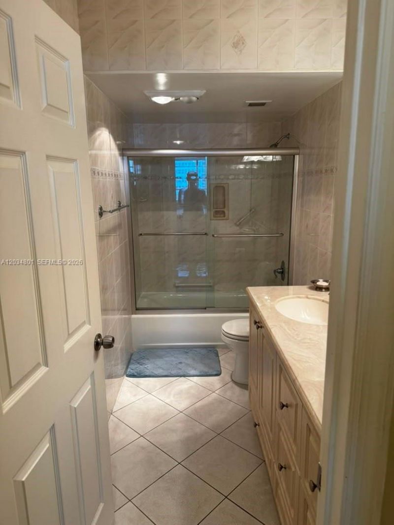 1980 S Ocean Dr, Unit 6J, Hallandale Beach, FL 33009 Photo