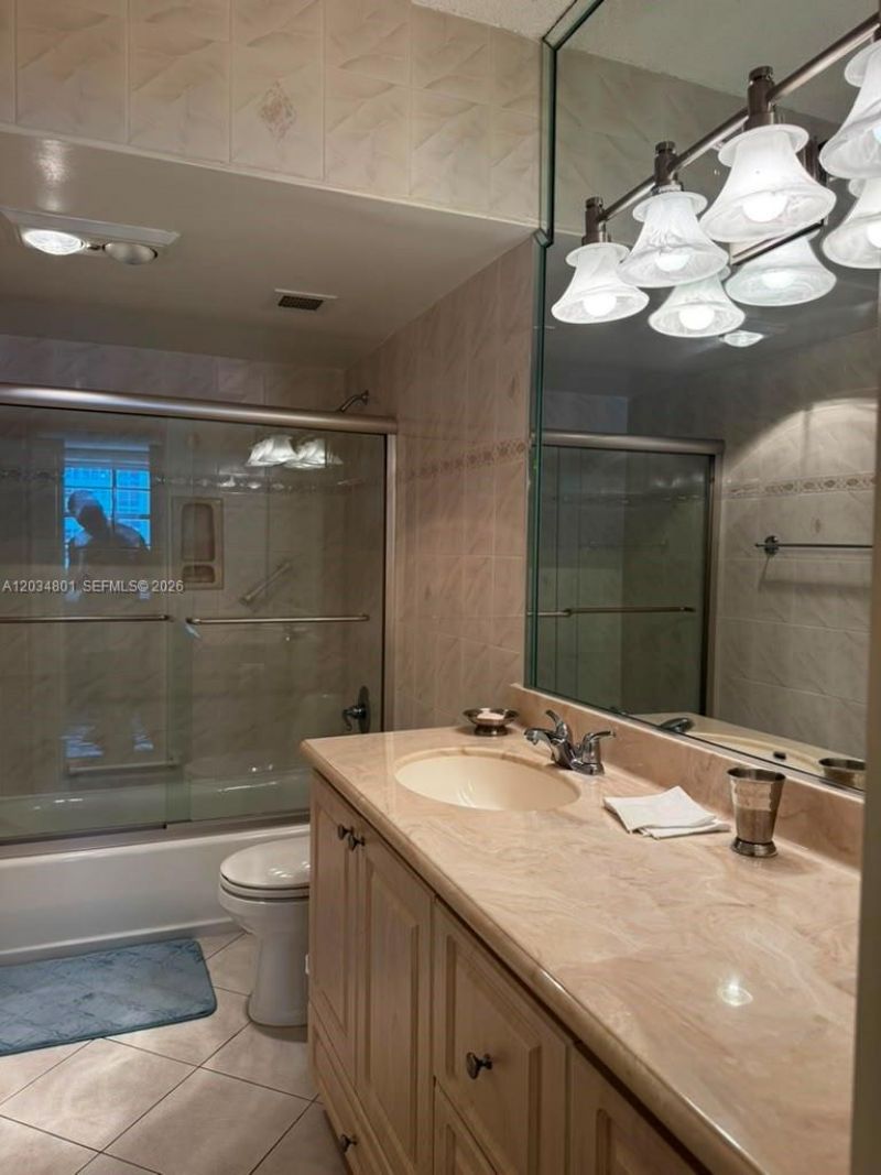 1980 S Ocean Dr, Unit 6J, Hallandale Beach, FL 33009 Photo