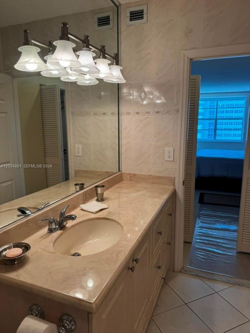 1980 S Ocean Dr, Unit 6J, Hallandale Beach, FL 33009 Photo