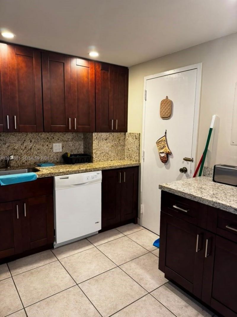 1980 S Ocean Dr, Unit 6J, Hallandale Beach, FL 33009 Photo