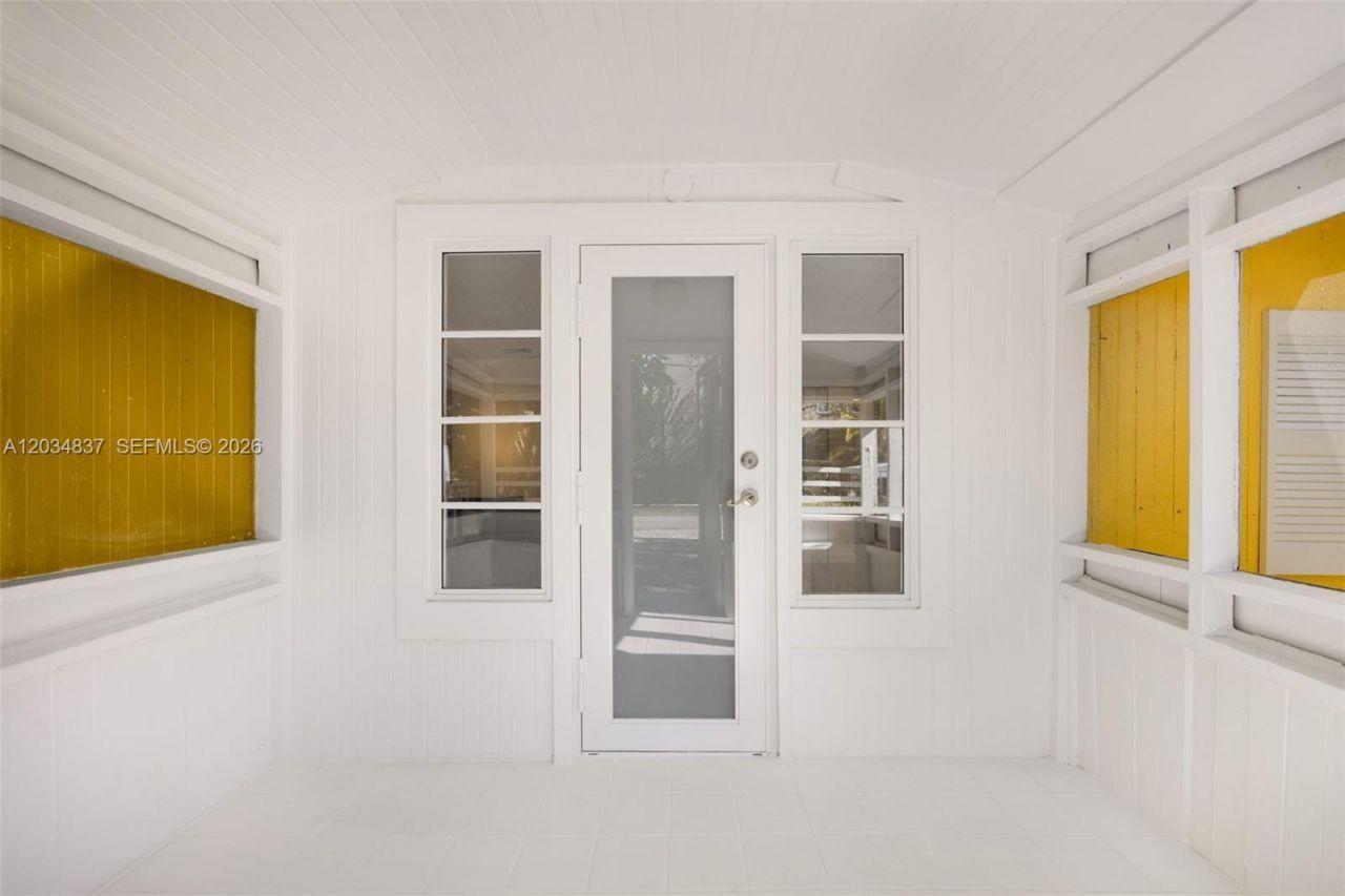 3041 Calusa St , Coconut Grove, FL 33133 Photo