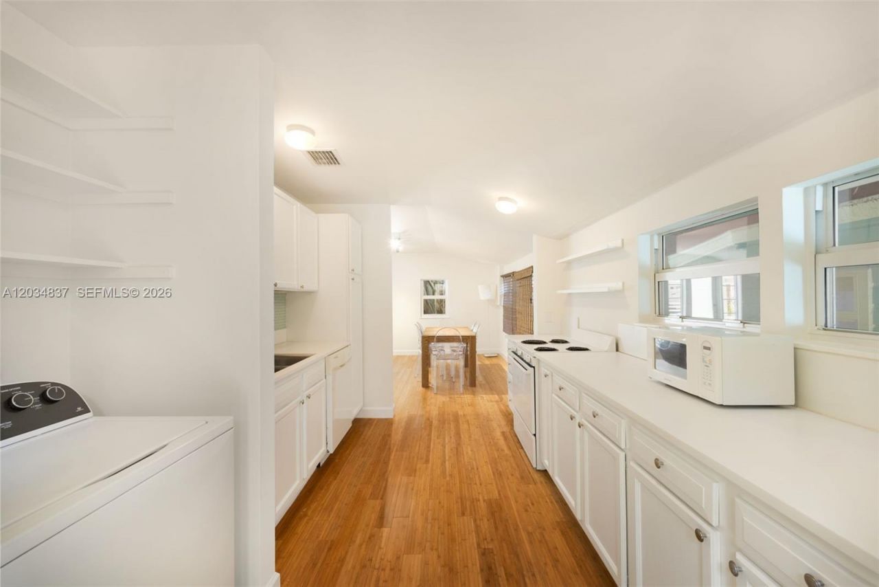 3041 Calusa St , Coconut Grove, FL 33133 Photo