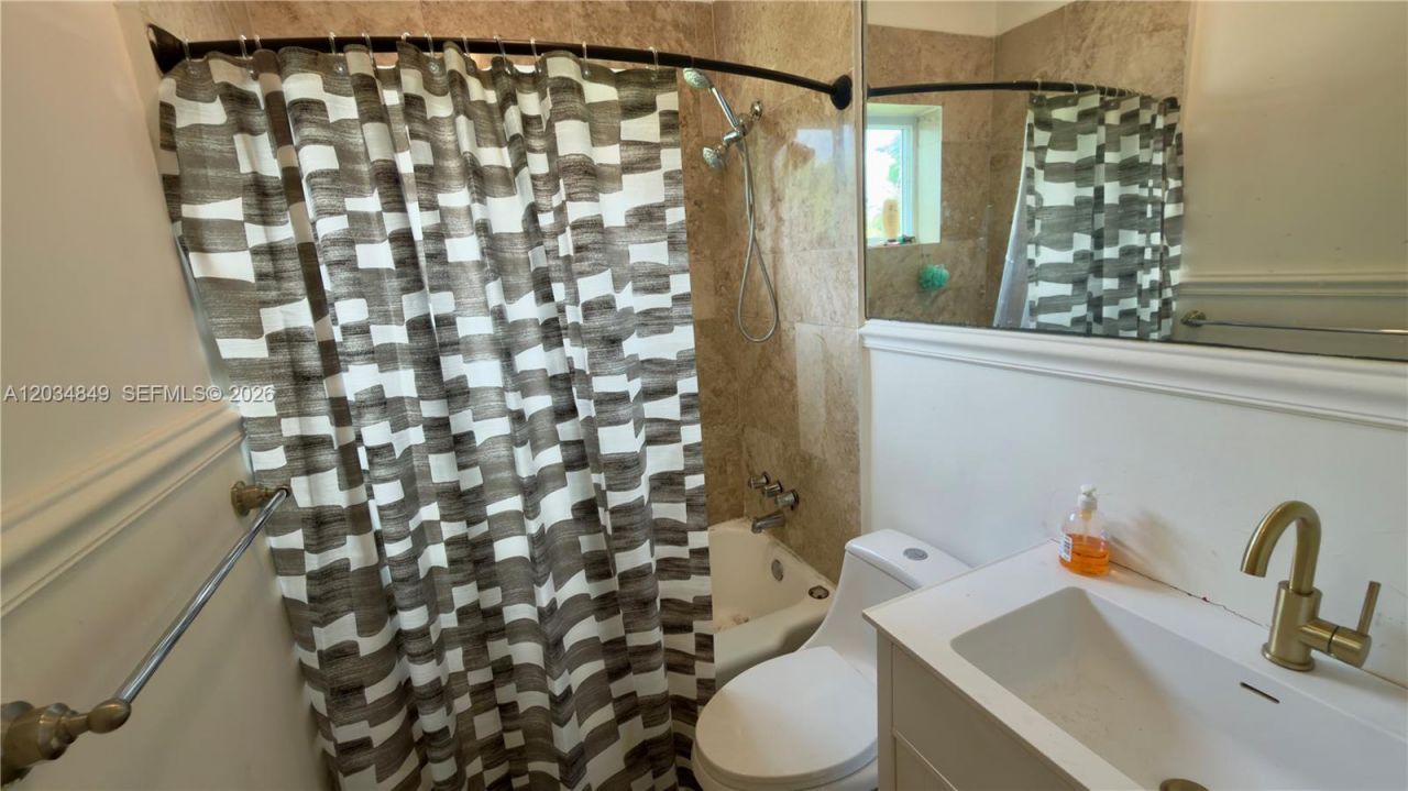 420 NW 145th St , Miami, FL 33168 Photo