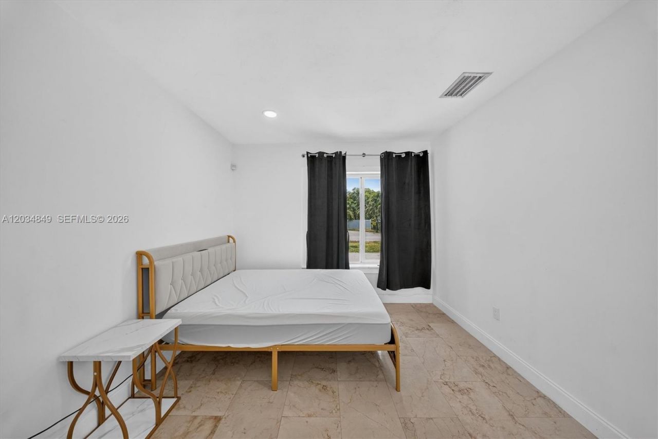 420 NW 145th St, Miami, FL 33168 Photo