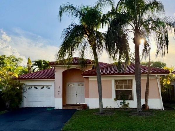 5768 NW 98 , Doral, FL 33178
