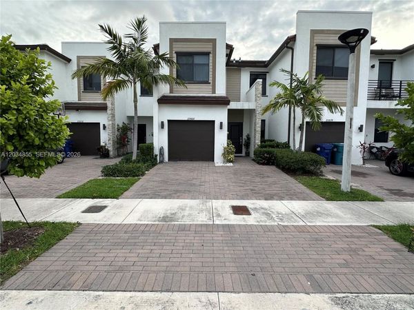 20866 NE 7th Pl , Miami, FL 33179