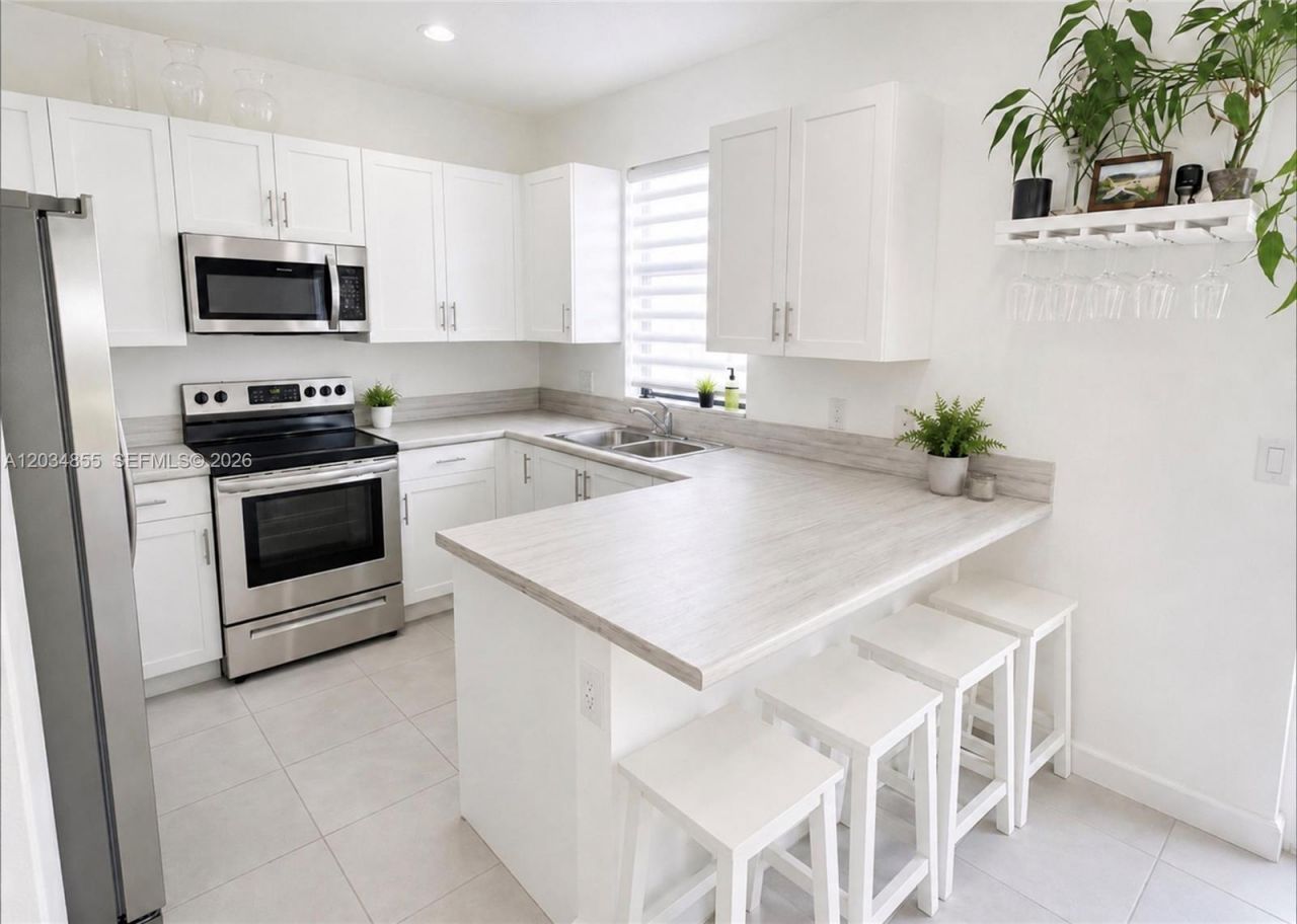 20866 NE 7th Pl , Miami, FL 33179 Photo