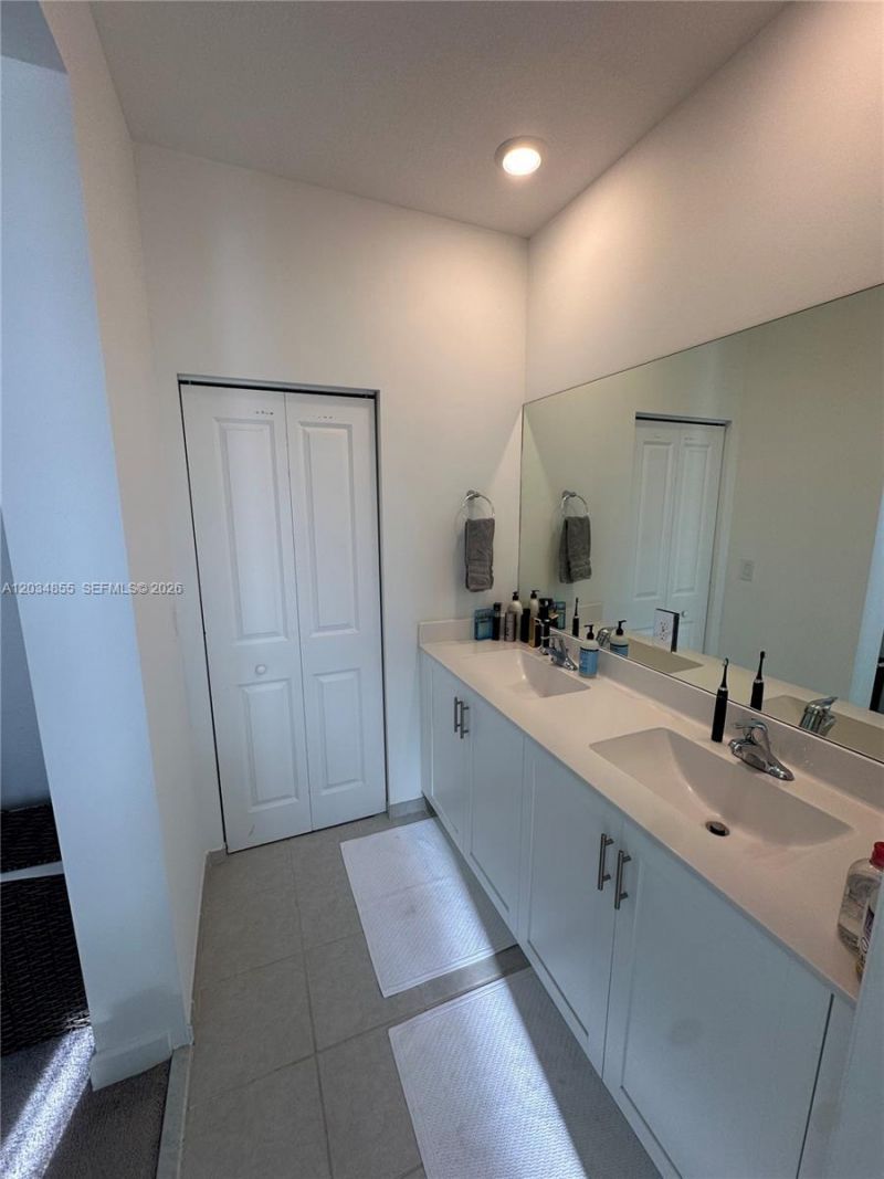 20866 NE 7th Pl , Miami, FL 33179 Photo