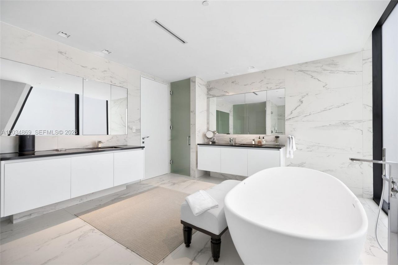 1000 Biscayne Blvd , Unit 3701, Miami, FL 33132 Photo