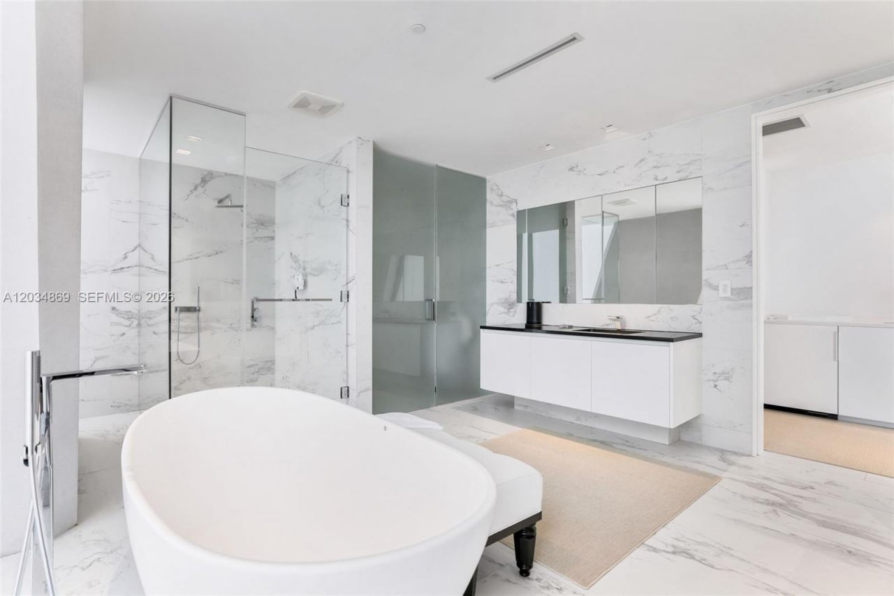 1000 Biscayne Blvd , Unit 3701, Miami, FL 33132 Photo