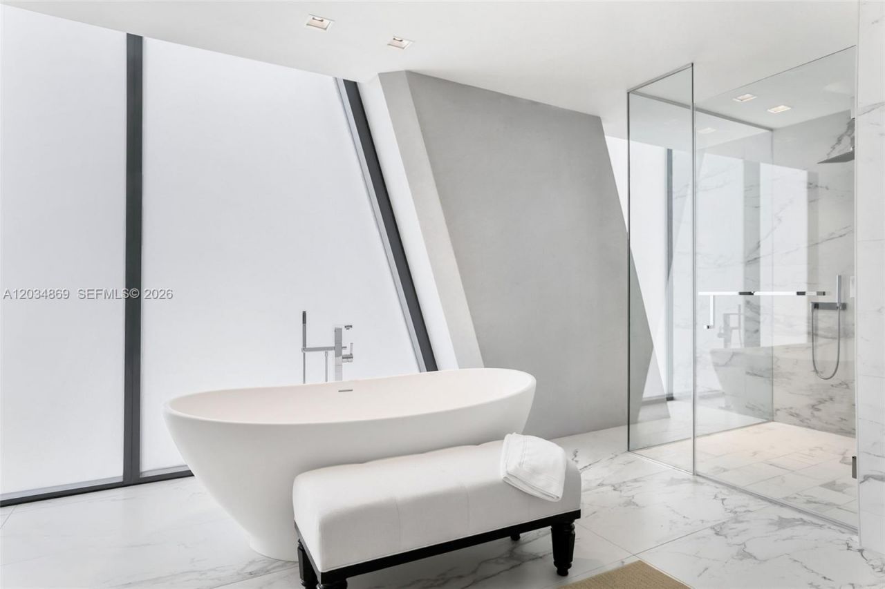 1000 Biscayne Blvd , Unit 3701, Miami, FL 33132 Photo