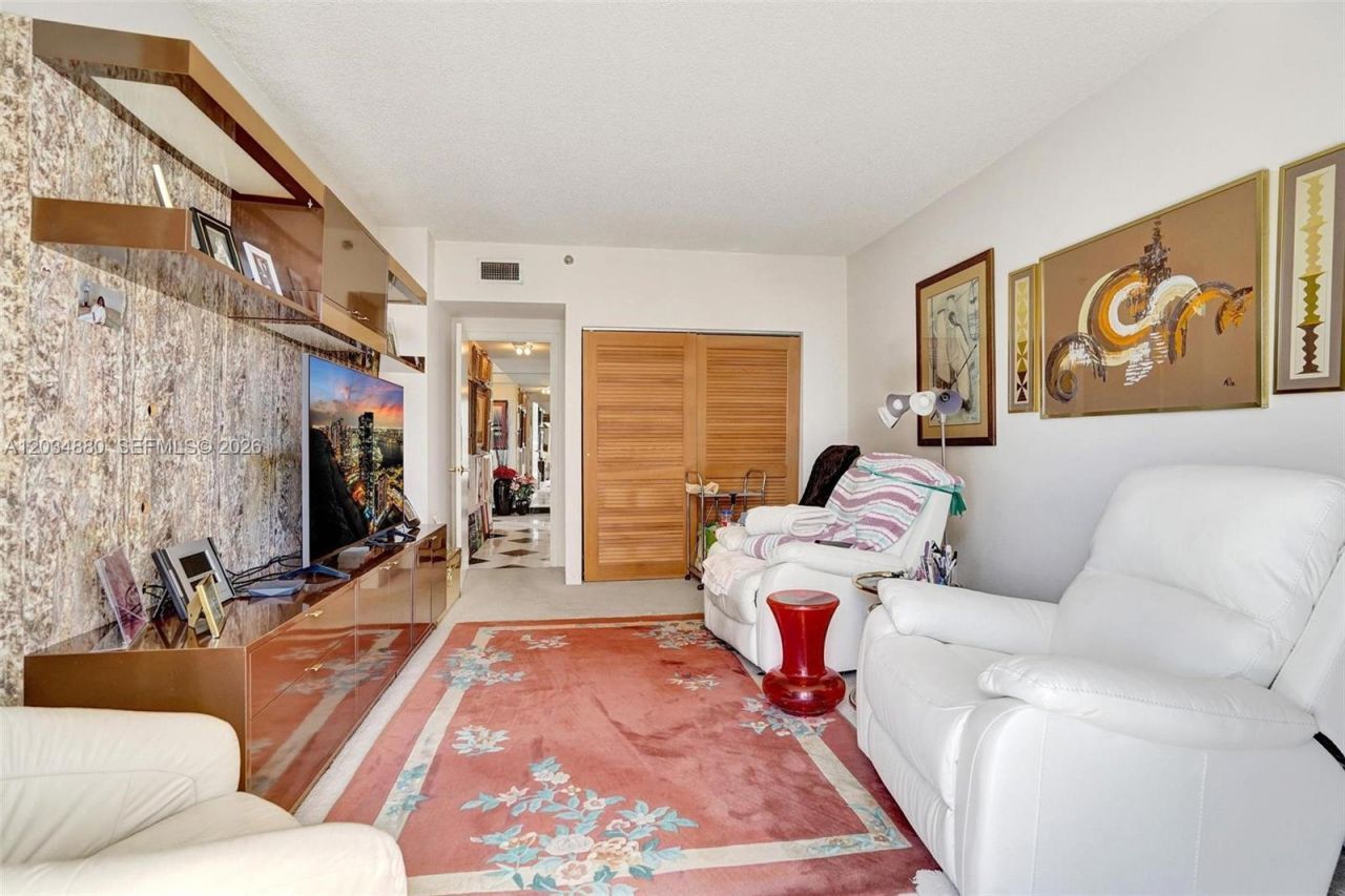 20281 E Country Club Dr , Unit 615, Aventura, FL 33180 Photo