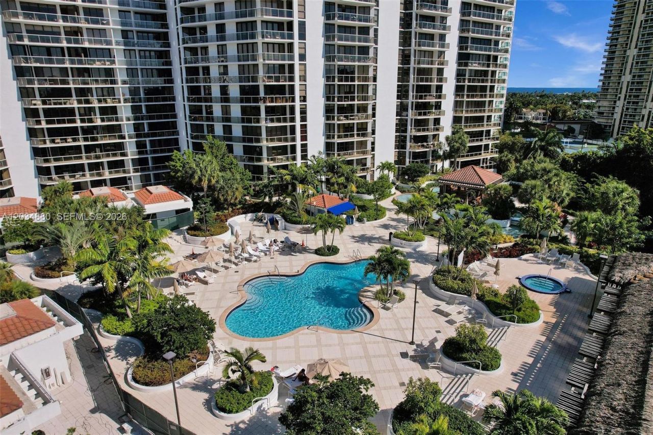 20281 E Country Club Dr , Unit 615, Aventura, FL 33180 Photo