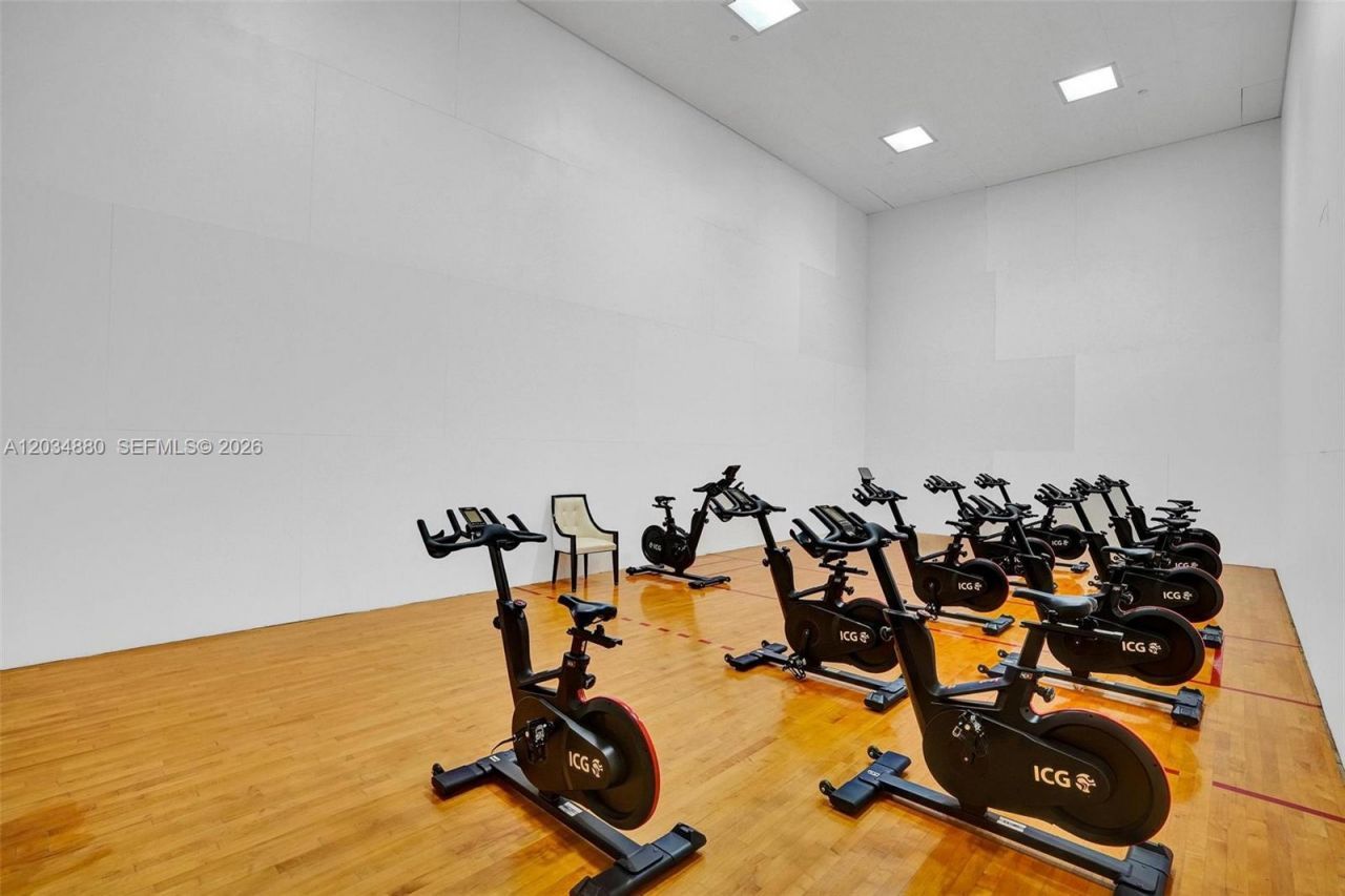 20281 E Country Club Dr , Unit 615, Aventura, FL 33180 Photo